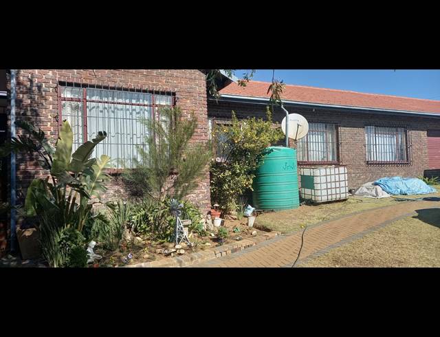 3 BEDROOM HOUSE FOR SALE IN OVERKRUIN